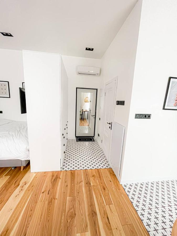 Poetry Apartments In The City Center Kharkiv Exterior photo