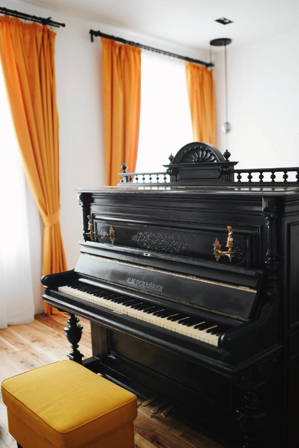 Poetry Apartments In The City Center Kharkiv Exterior photo